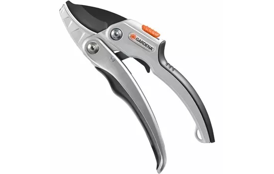 Gardena Comfort Ratschen-Gartenschere SmartCut